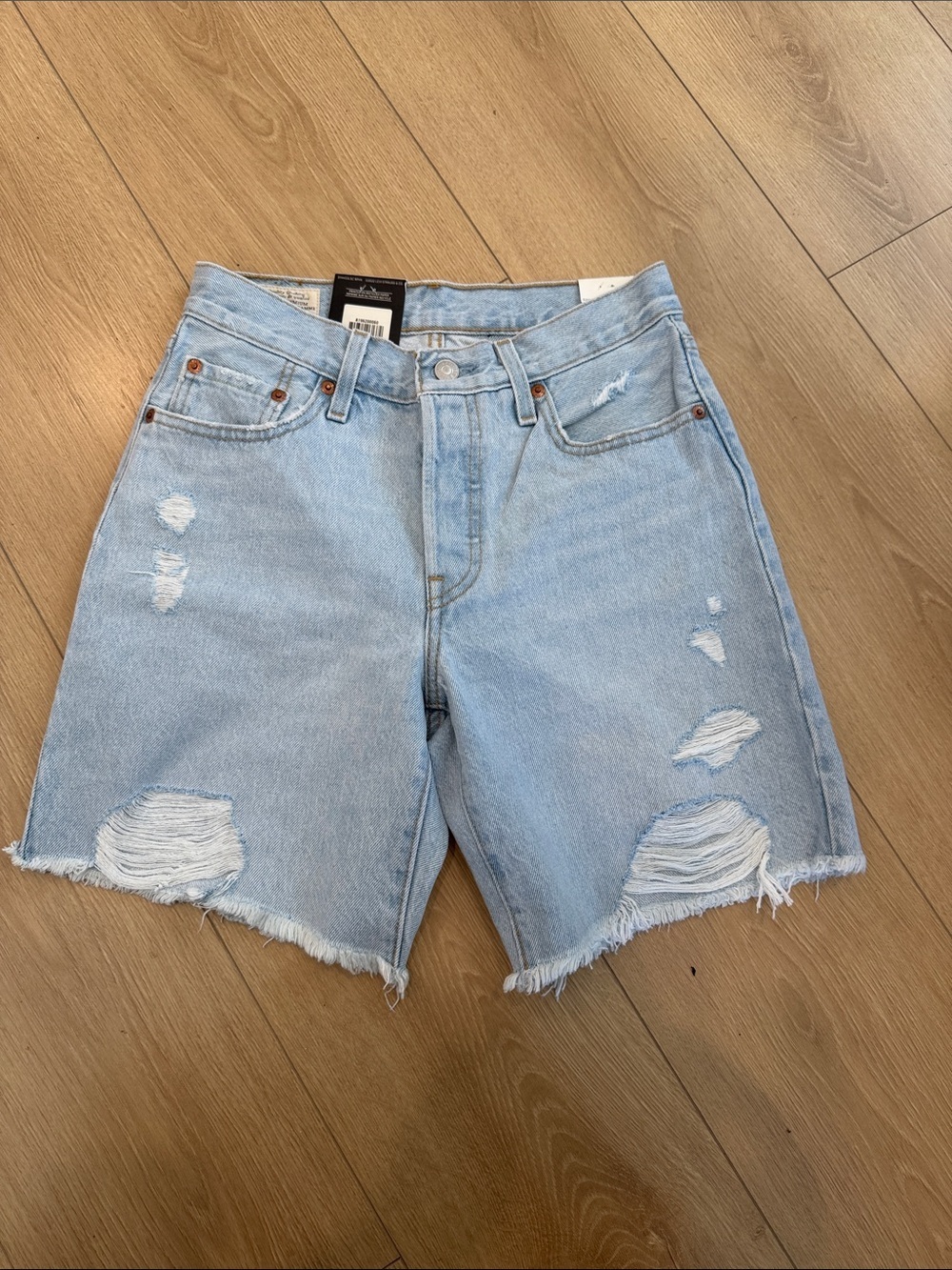 NWT Levis 501 High Rise Distressed Denim Shorts Light Wash Ripped